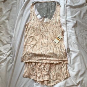 Flora Nikrooz Pink Snakeskin print 2-piece pajamas Size Small
